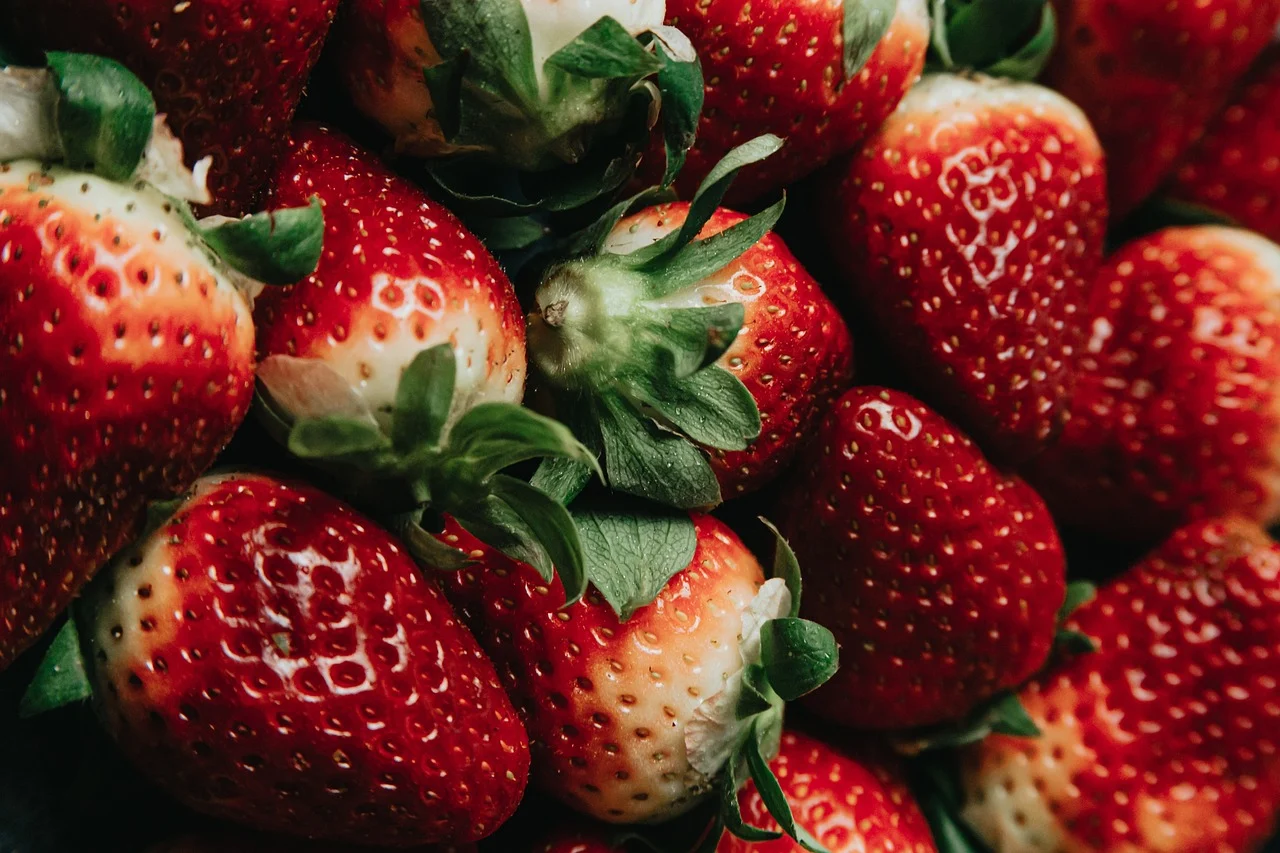 strawberries-7391738_1280